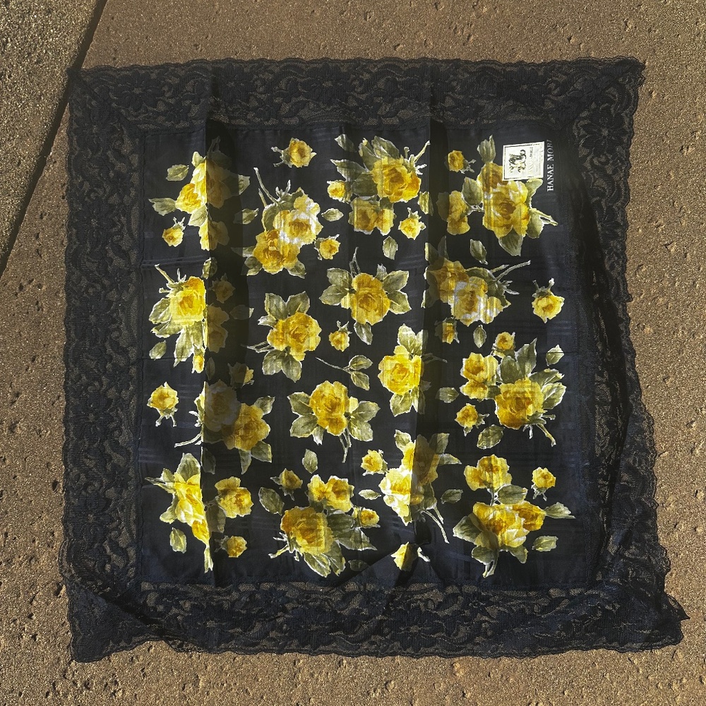 Hanae Mori lace trim, navy blue and yellow roses handkerchief brand new